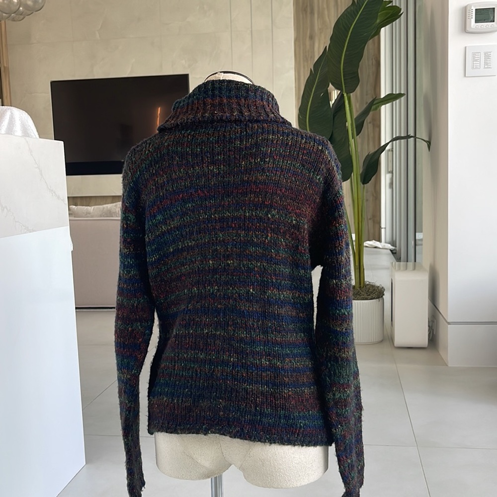 Beautiful pattern Sweater - Picture 2 of 10